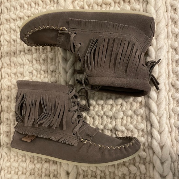 Laurentian Chief Moccasins - Picture 4 of 8